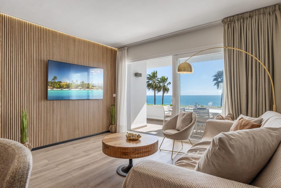 Communal lounge/ TV room, Living room