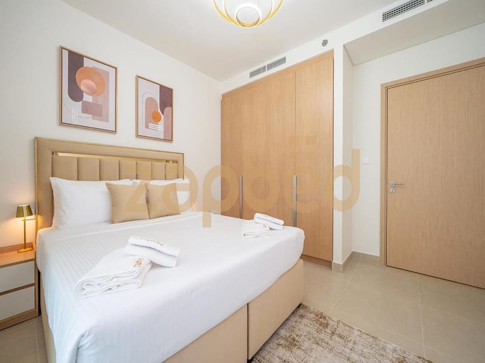 Modern 1 BR Apartment at Seagate, Mina Rashid Water Front Apartment in Dubai