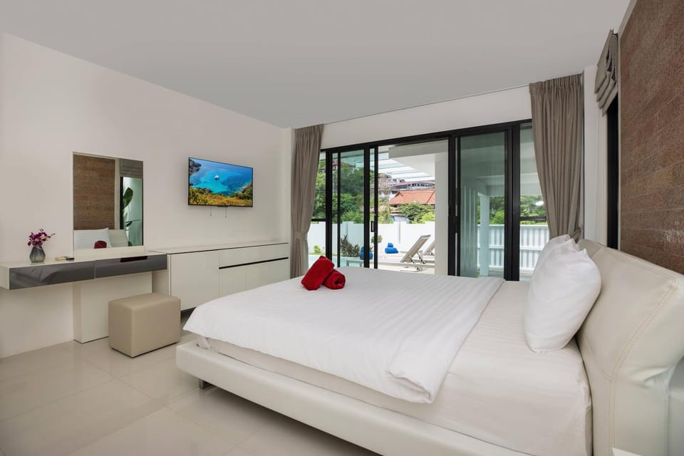 TV and multimedia, Bedroom, towels