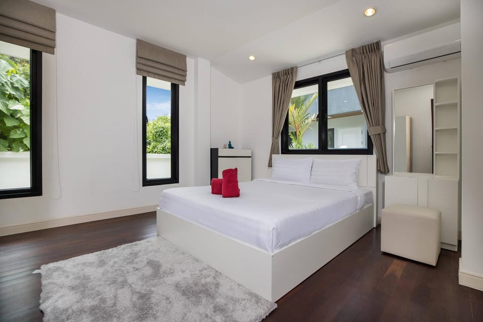 Bed, Bedroom, towels, wardrobe