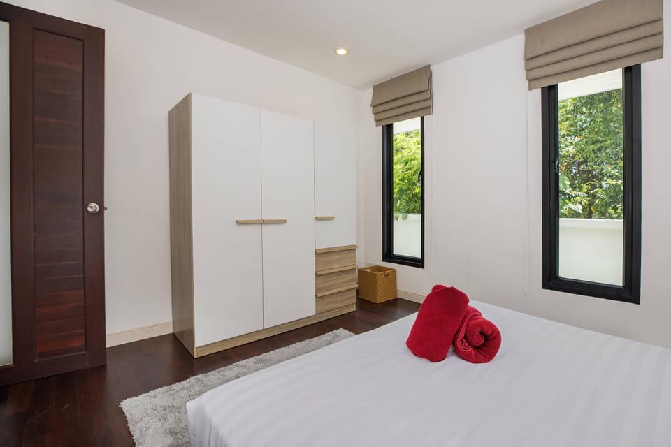 Bed, Bedroom, towels, wardrobe