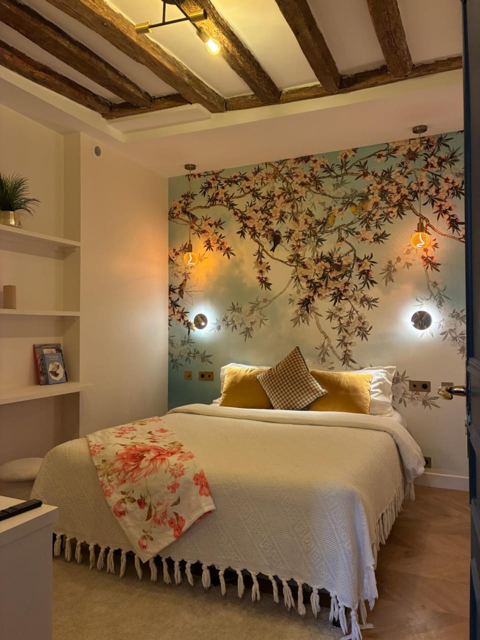 Paris Suite Porte de Versailles Metro Parking Apartment in Vanves