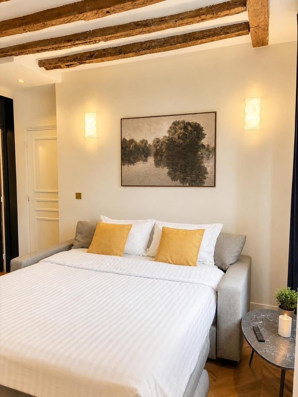 Paris Suite Porte de Versailles Metro Parking Apartment in Vanves