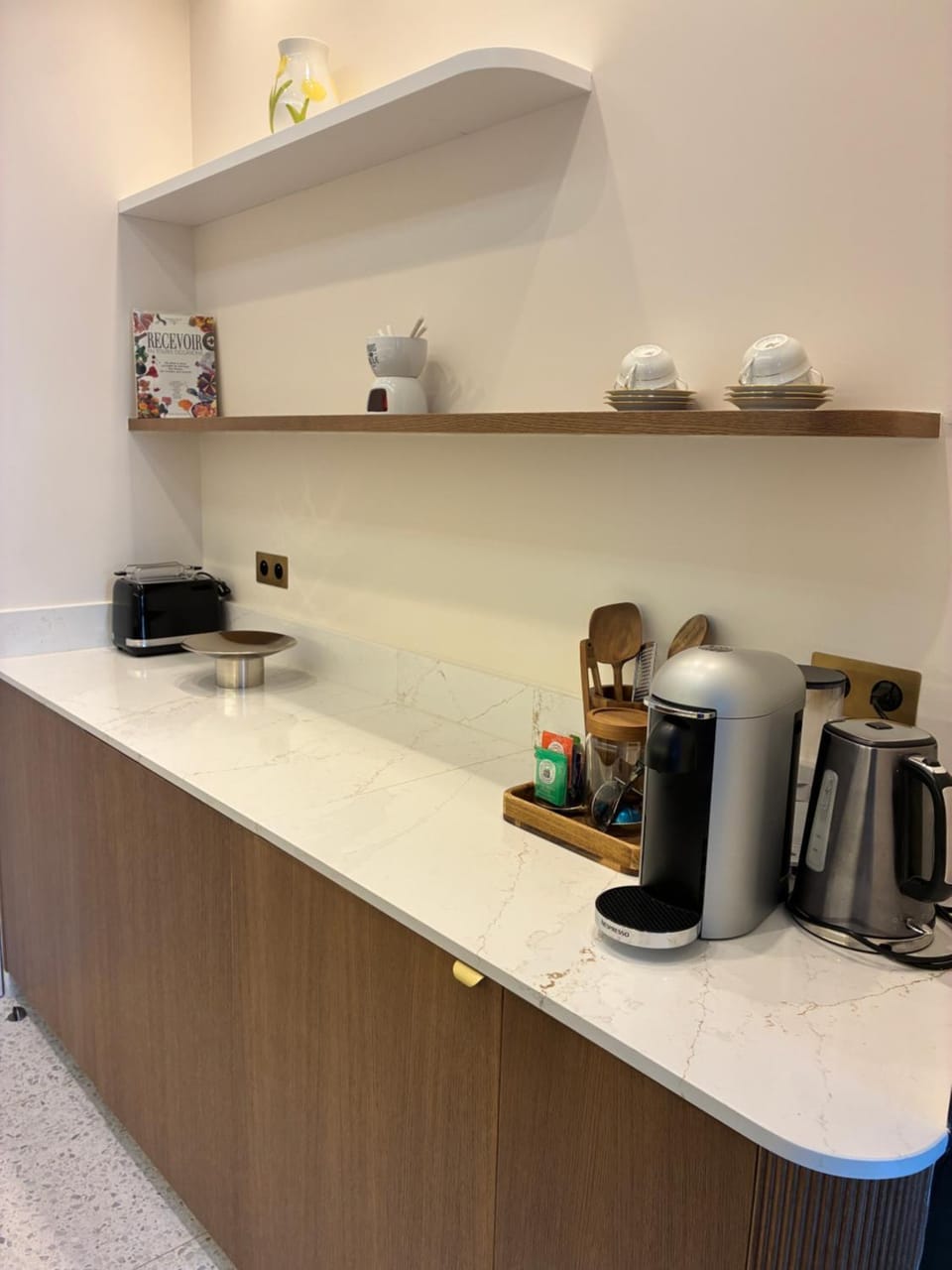 Paris Suite Porte de Versailles Metro Parking Apartment in Vanves