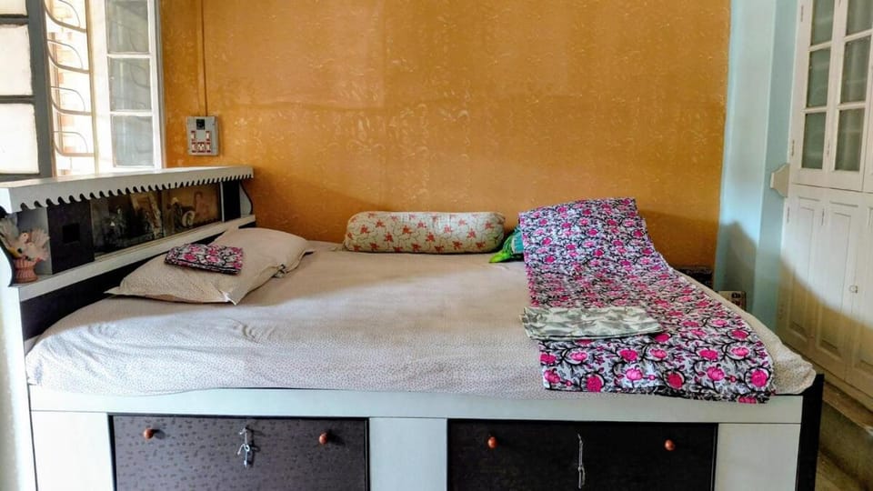 Maya's Crest Apartment in Kolkata