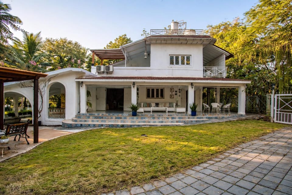 Property building, Patio, Spring, Day, Garden, Garden view