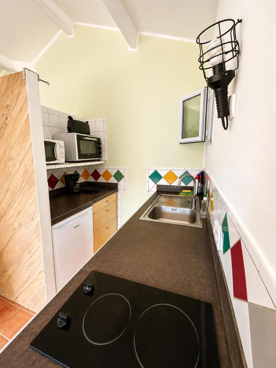Kitchen or kitchenette, stove