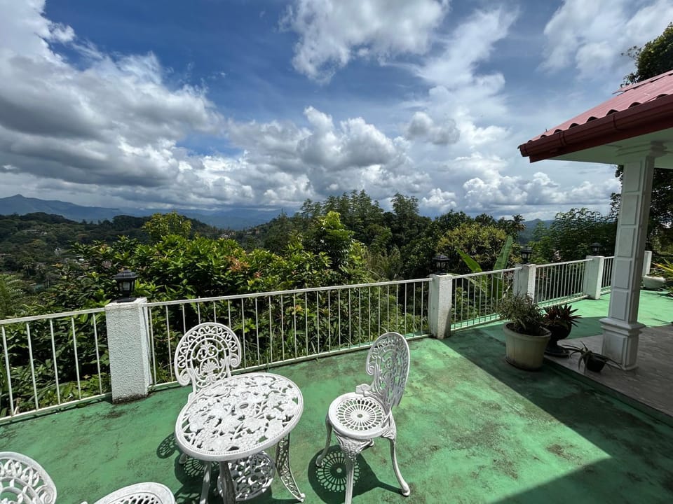 Emerald Hill Bungalow Apartment in Kandy