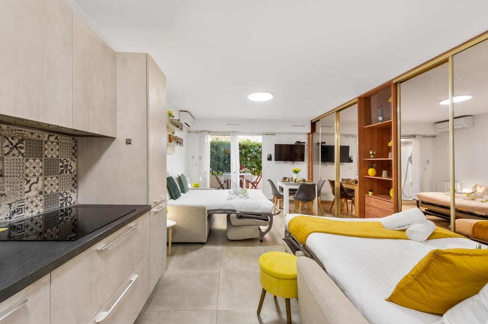 Communal lounge/ TV room, Bed, Living room, Seating area