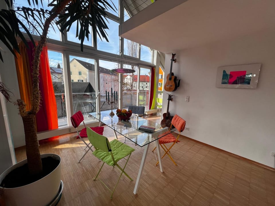 Möblierte 3-Zimmer-Wohnung mit Balkon zur Zwischenmiete in München-Pasing Apartment in Munich