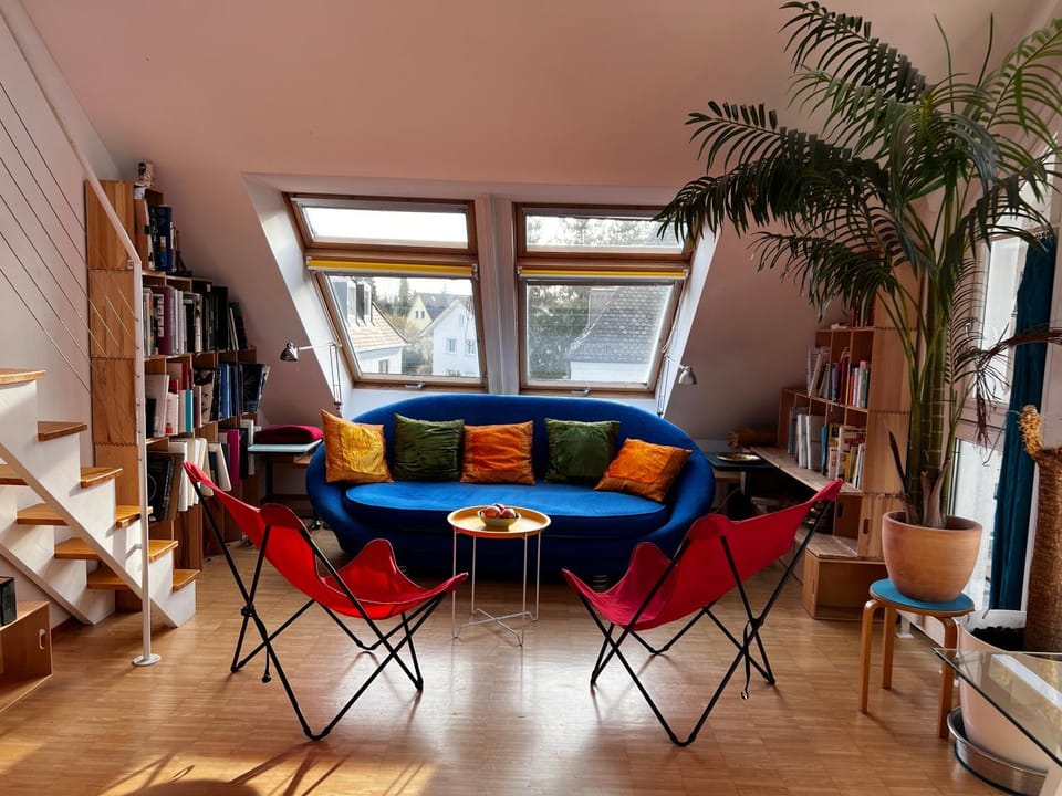 Möblierte 3-Zimmer-Wohnung mit Balkon zur Zwischenmiete in München-Pasing Apartment in Munich