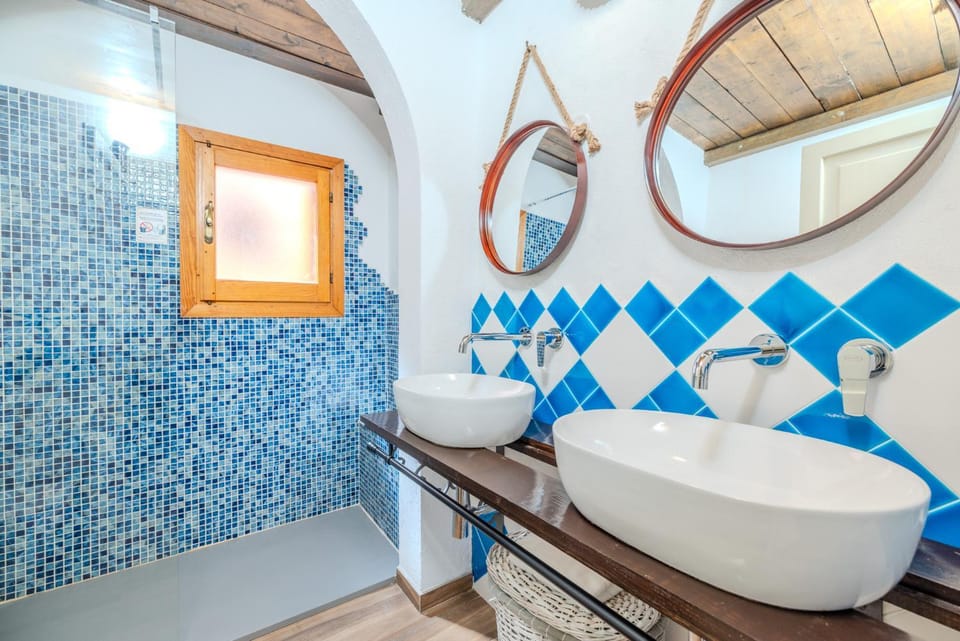 Porto Rotondo Sea View -6 places- Private Parking Apartment in Porto Rotondo