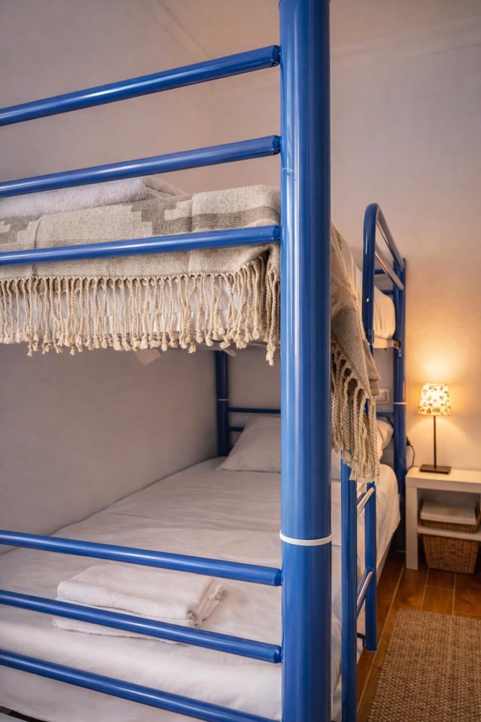 Bedroom, bunk bed