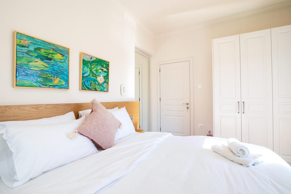 Bed, Photo of the whole room, Bedroom, towels, wardrobe