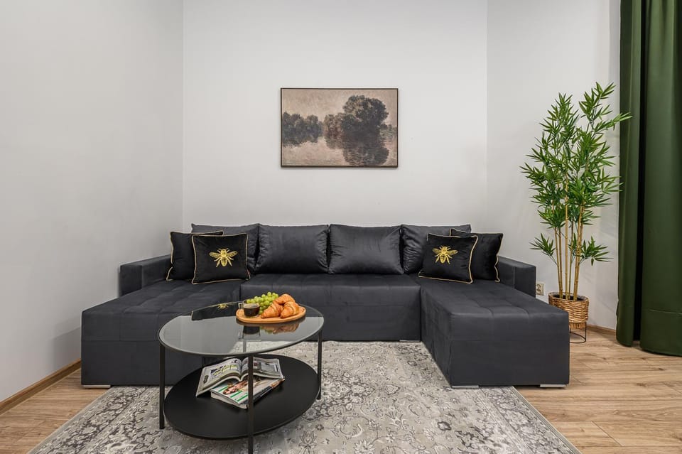 Property building, Communal lounge/ TV room, Living room, Family, internet