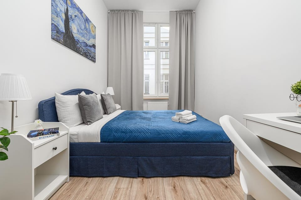 Bed, Living room, Photo of the whole room, Seating area, Bedroom, towels
