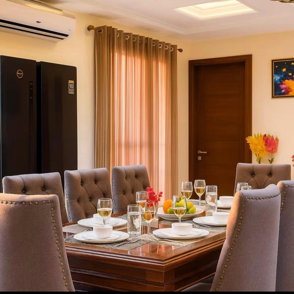 Food and drinks, Seating area, Dining area, Food, Breakfast, Drinks