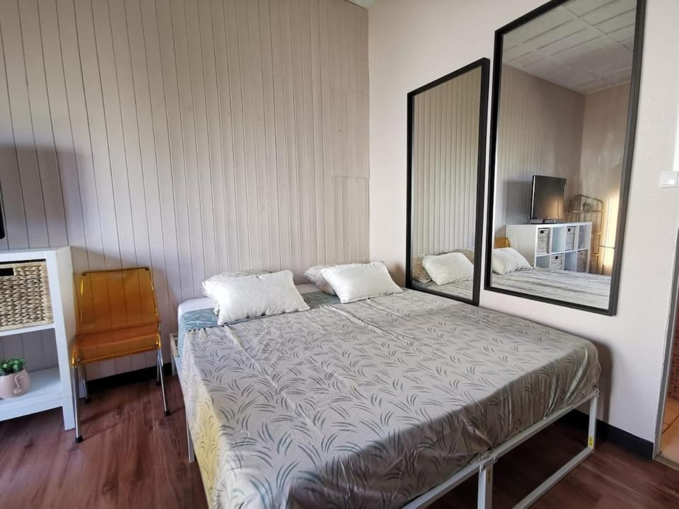 Studio Corail - Clim - WIFI - Parking - Piscine - Front de mer - Proche commerces et centre ville Apartment in Fréjus