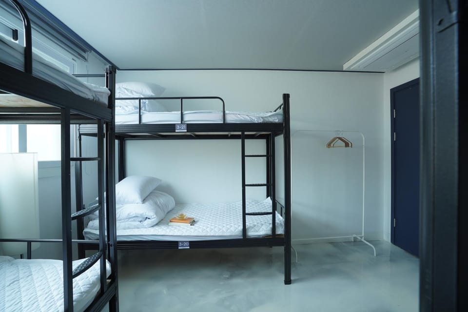 Bed, Photo of the whole room, Bedroom, bunk bed, air conditioner