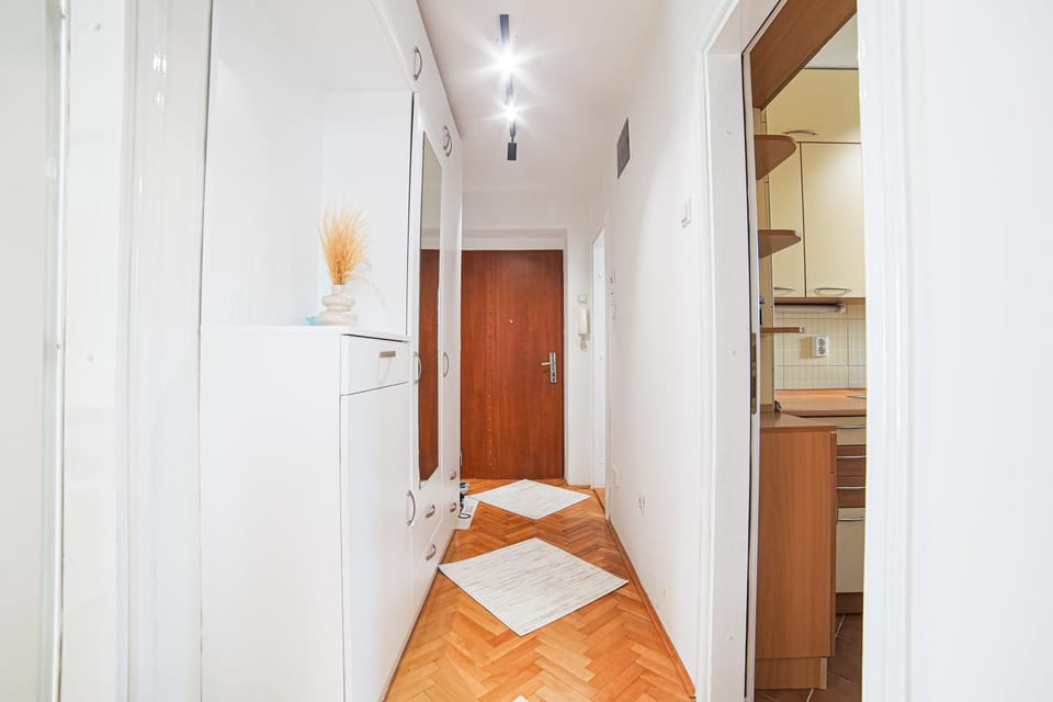 Photo of the whole room, wardrobe