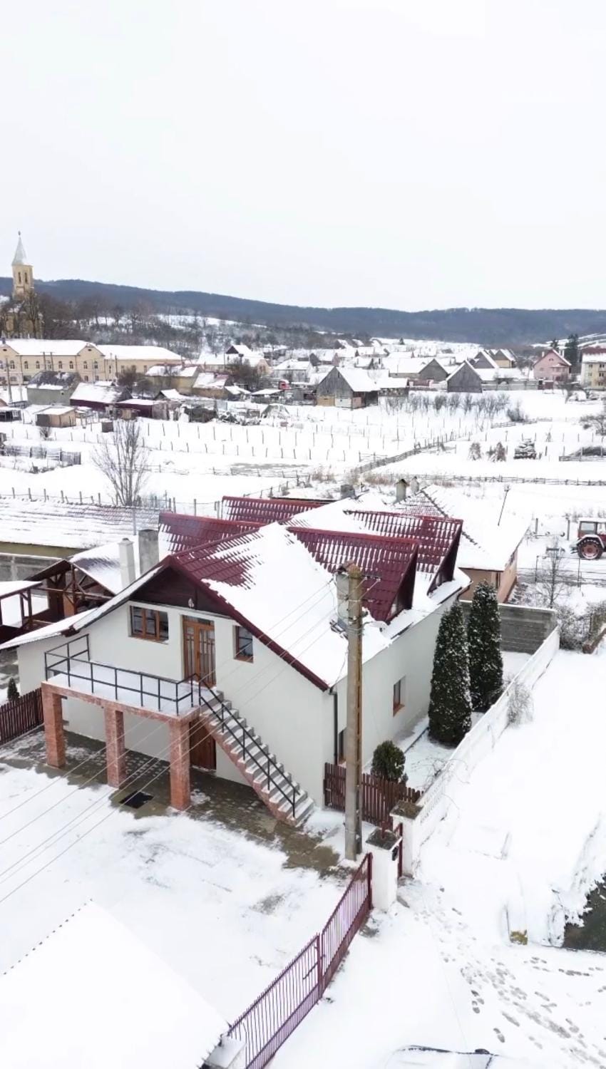 Property building, Off site, Bird's eye view, View (from property/room), City view, Parking
