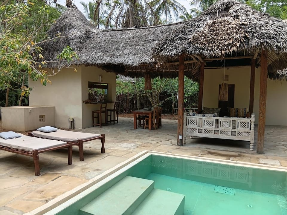 Boungalow close ocean ,private pool House in Kenya