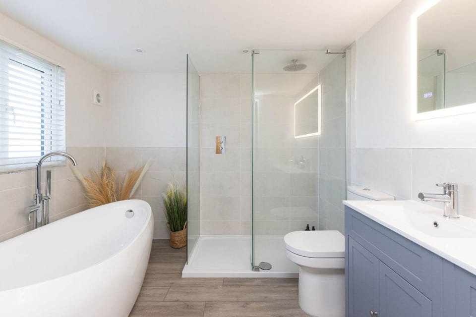 Shower, Toilet, Bathroom, Bath