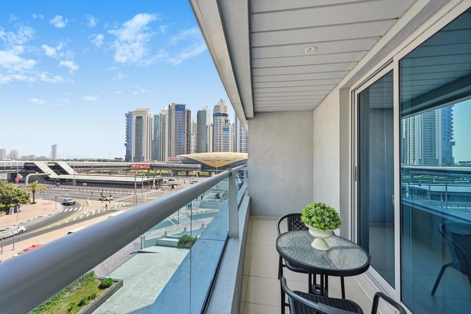 Property building, Patio, Day, View (from property/room), Balcony/Terrace, Seating area, Dining area, City view