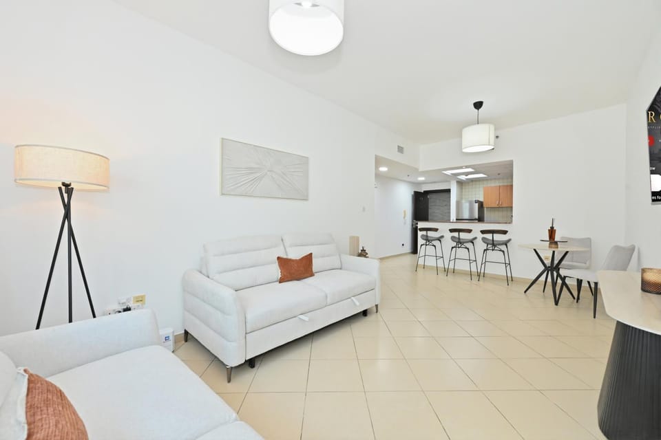 Bed, TV and multimedia, Kitchen or kitchenette, Living room, Photo of the whole room, Seating area, Dining area, Bedroom