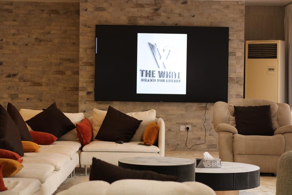 The White Apartment in Al Sharjah