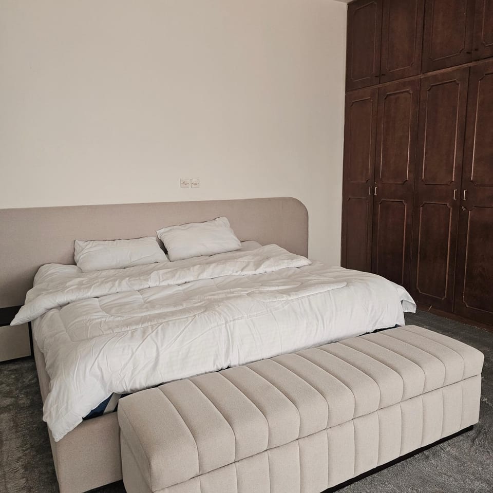 The White Apartment in Al Sharjah