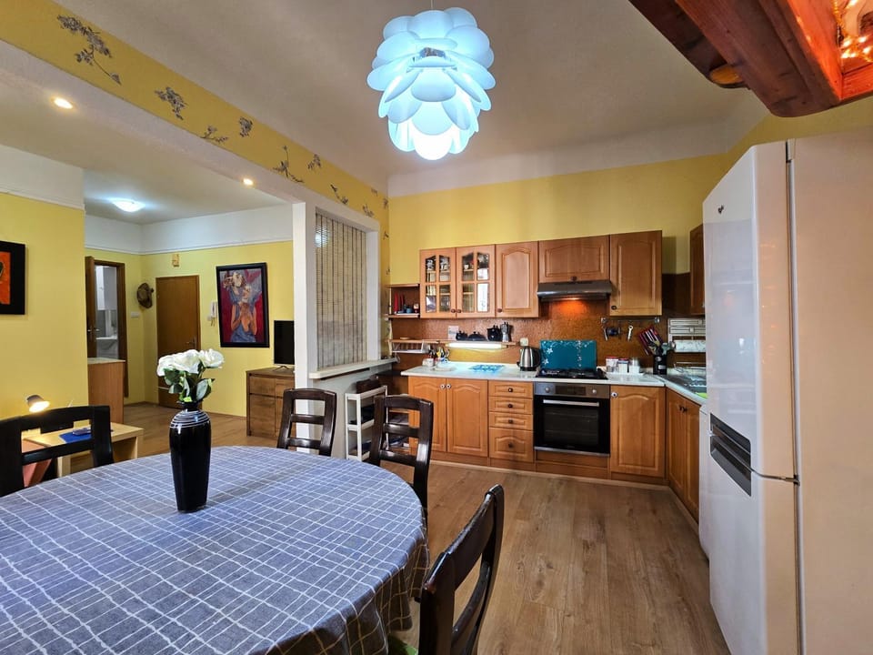 Kitchen or kitchenette, Dining area, dishwasher, oven, stove, toaster