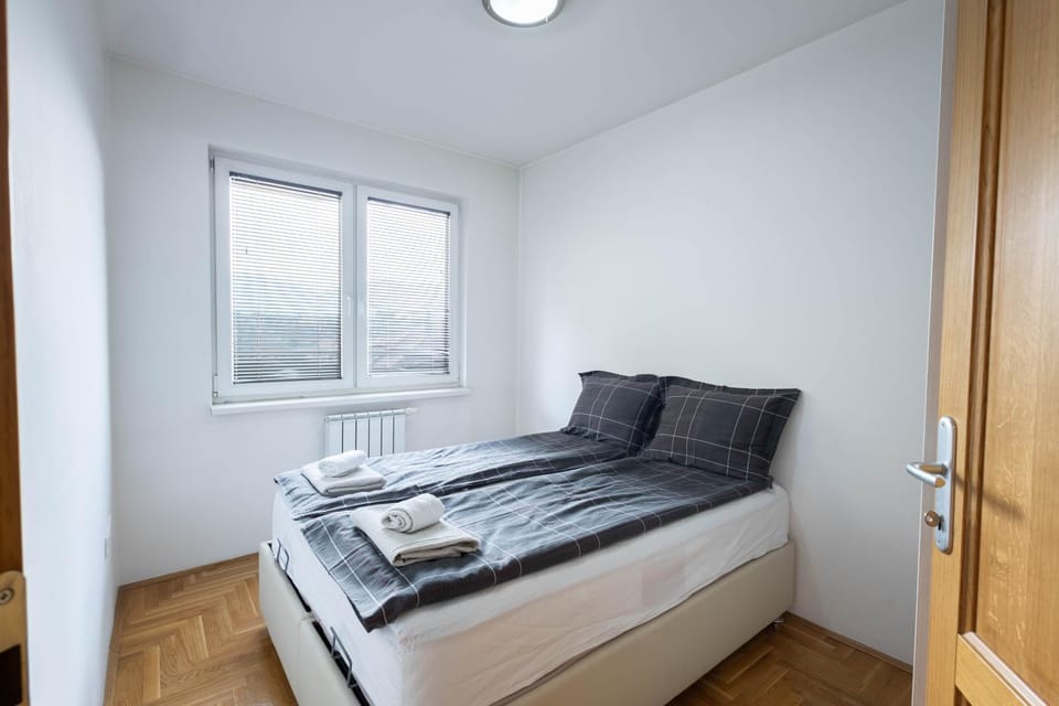 Bed, Bedroom, heating, wardrobe