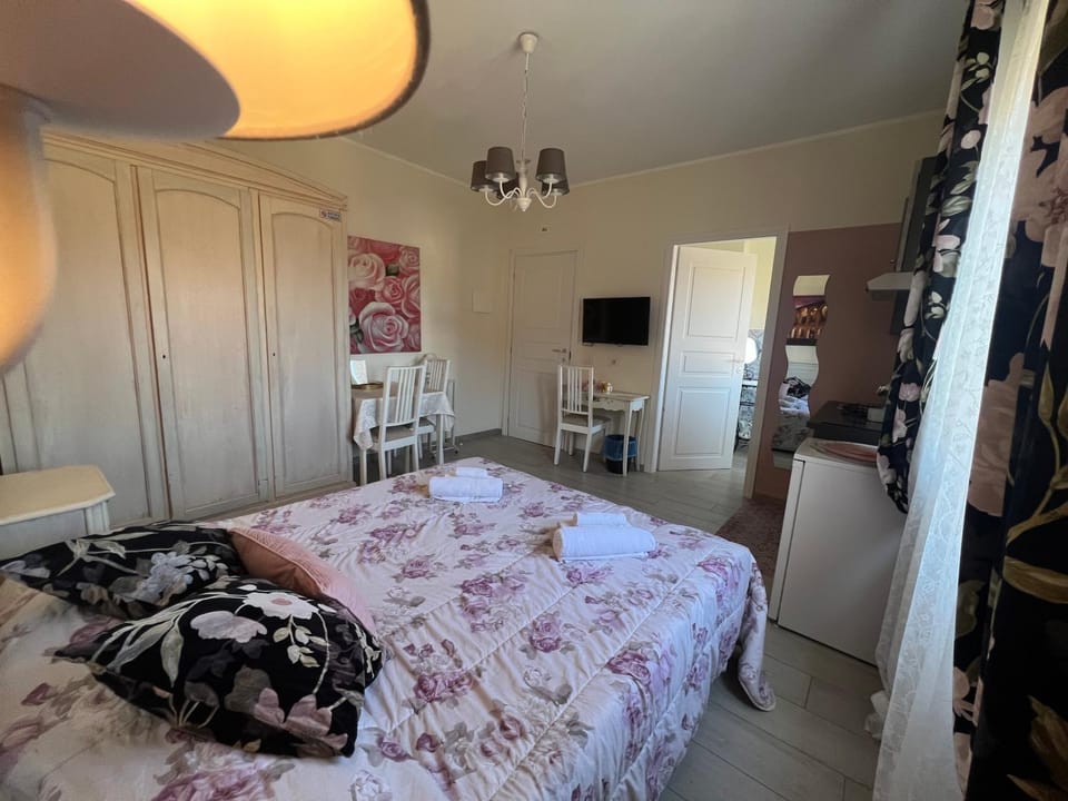 Bedroom, wardrobe