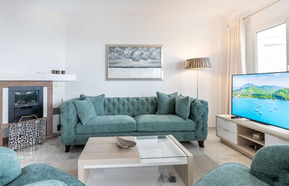 Communal lounge/ TV room, Living room