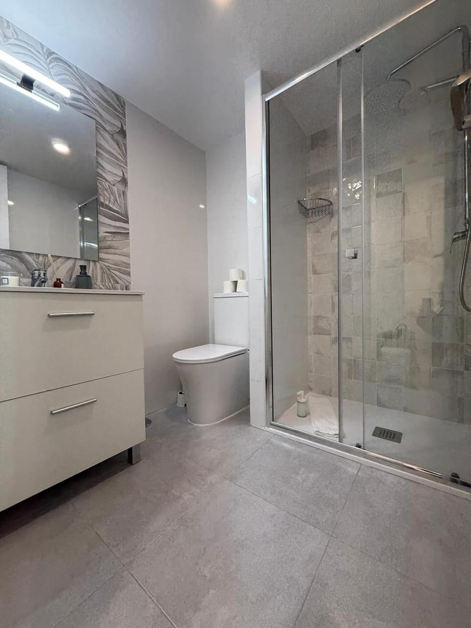 Refurbished flat in an excellent location - Longares Apartment in Madrid