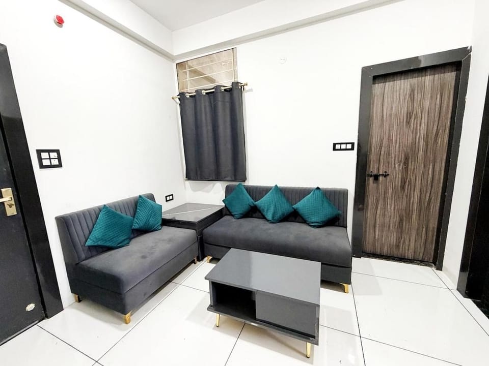 The Gulmohar Nest Couple Friendly Tranquil Apartment in India