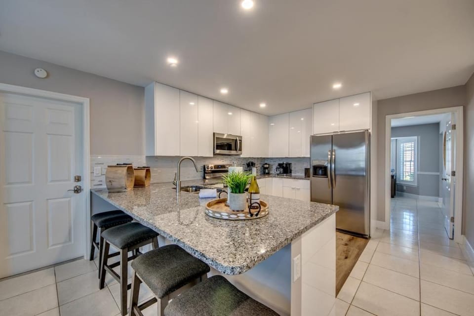 CoralVilla Cape Belle Vue - cozy spacius home, pool, kayaks, billiards, gulf access House in Sanibel Island