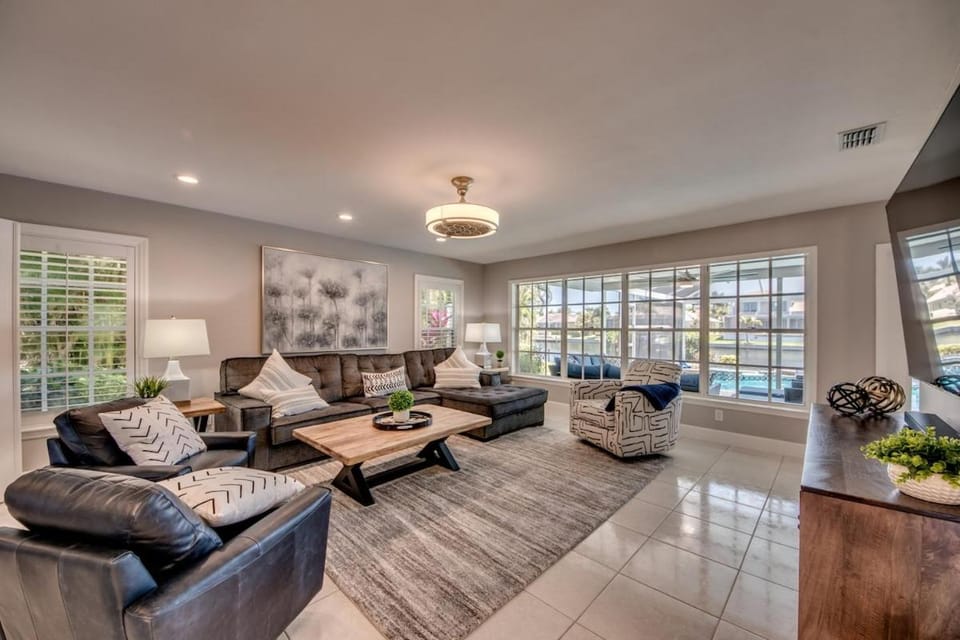 CoralVilla Cape Belle Vue - cozy spacius home, pool, kayaks, billiards, gulf access House in Sanibel Island