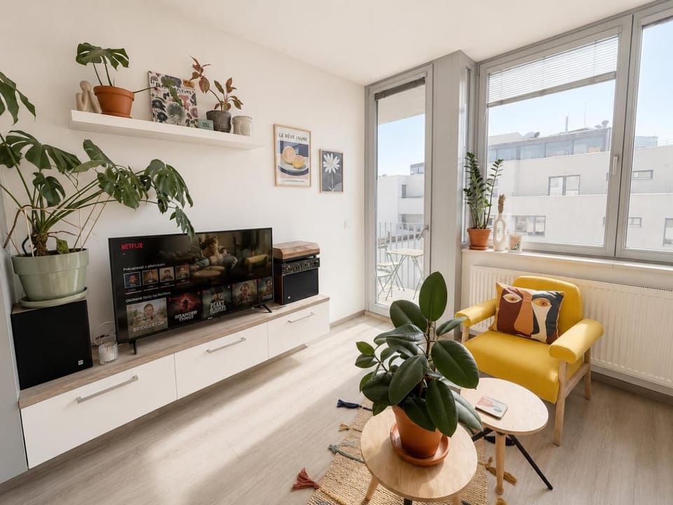 Communal lounge/ TV room, TV and multimedia, Living room, Seating area