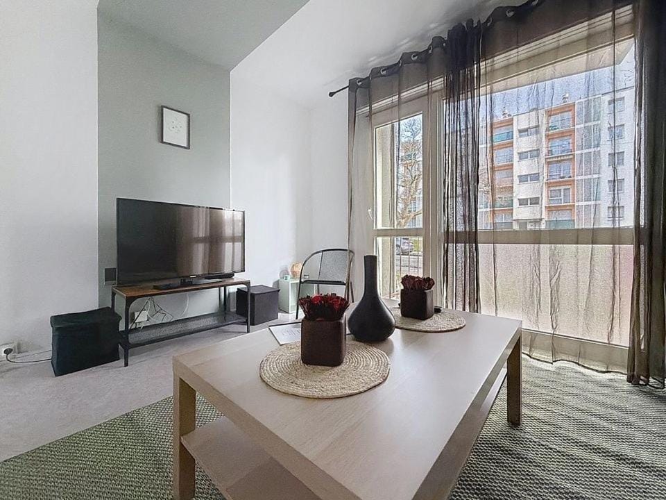 Appartement calme avec 2 chambres parking gratuit Apartment in Mulhouse