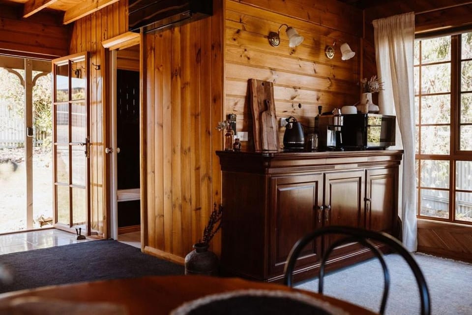 Cottage Grove - close to town & cute as a button House in St Helens