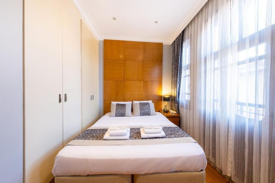 Bed, Bedroom, towels, wardrobe