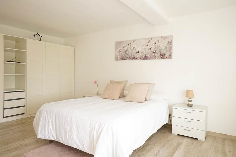Spacious and bright house next to the beach House in Marbella