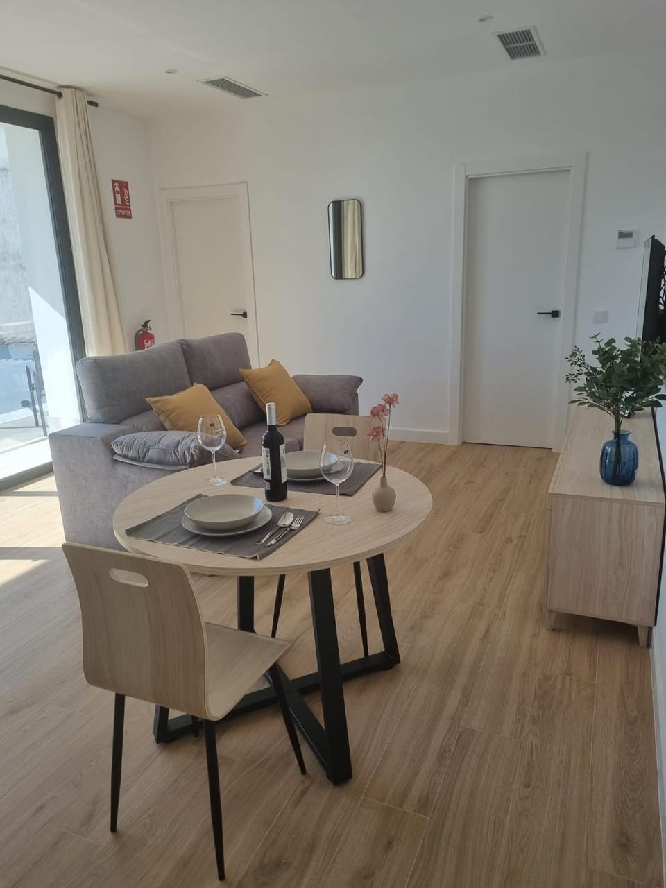 TV and multimedia, Living room, Dining area