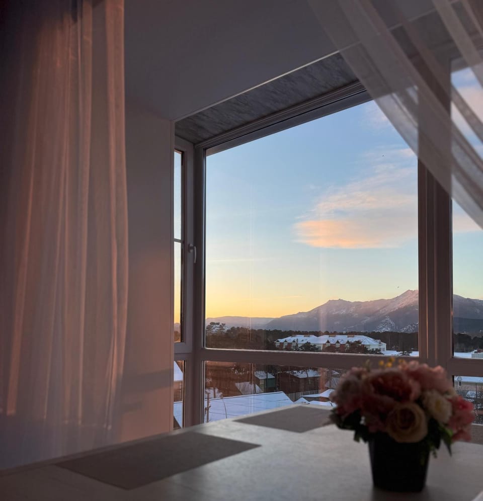 Апартаменты с красивым видом на горы в самом центре Борового Apartment in Kazakhstan
