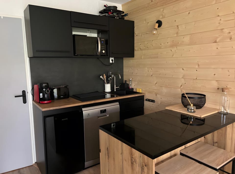 Kitchen or kitchenette, Living room