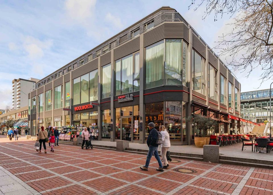 Property building, Neighbourhood, Location