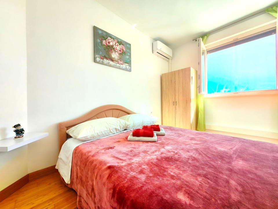 Bed, Bedroom, air conditioner