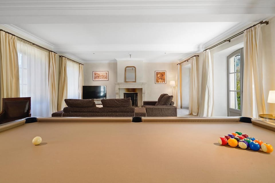 Communal lounge/ TV room, Billiard, Living room